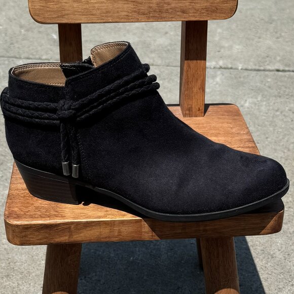 (8) LIKE NEW LIFE STRIDE VELOCITY w/ Memory Foam Ankle Boots & Braided Tie - Picture 2 of 9